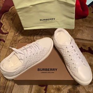 Burberry optic white sneakers